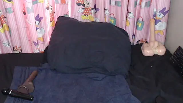 TrishahXo online show from June 10, 8:46 am