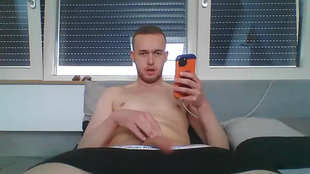 Snapshot of ddv1503 chatting on April 19, 1:21 pm ddv1503 online show from April 19, 1:21 pm