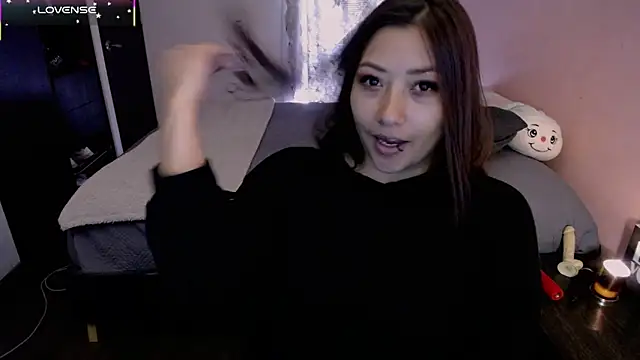 Snapshot of Mia_1120 chatting on June 16, 6:32 pm Mia 1120 online show from June 16, 6:32 pm