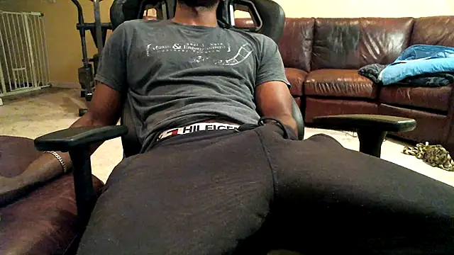 Snapshot of james421__ chatting on December 1, 5:56 am james421 online show from December 1, 5:56 am