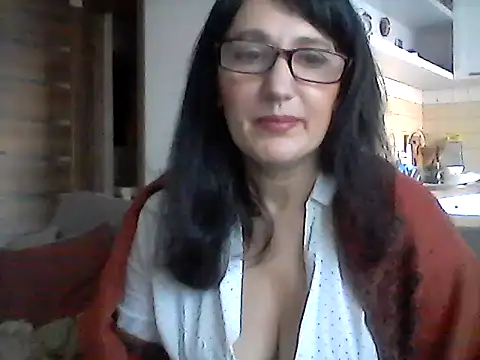 Snapshot of Elena48324 chatting on January 18, 9:46 am Elena48324 online show from January 18, 9:46 am