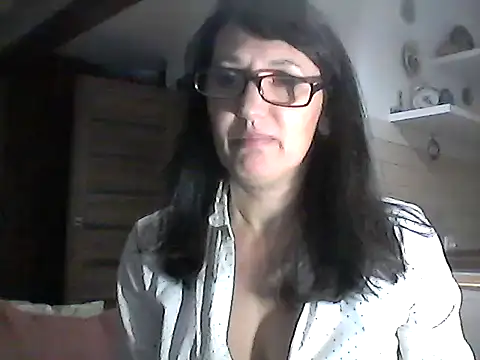 Snapshot of Elena48324 chatting on February 11, 6:24 pm Elena48324 online show from February 11, 6:24 pm