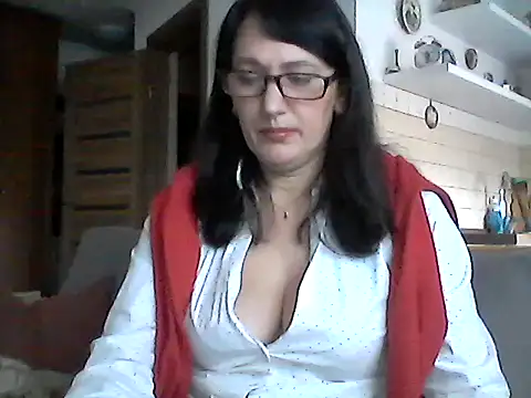 Snapshot of Elena48324 chatting on February 20, 9:32 am Elena48324 online show from February 20, 9:32 am