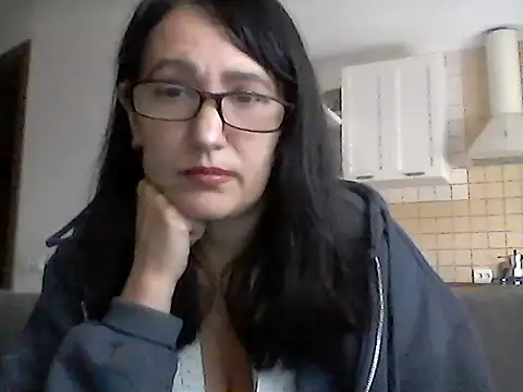 Snapshot of Elena48324 chatting on February 28, 1:34 pm Elena48324 online show from February 28, 1:34 pm