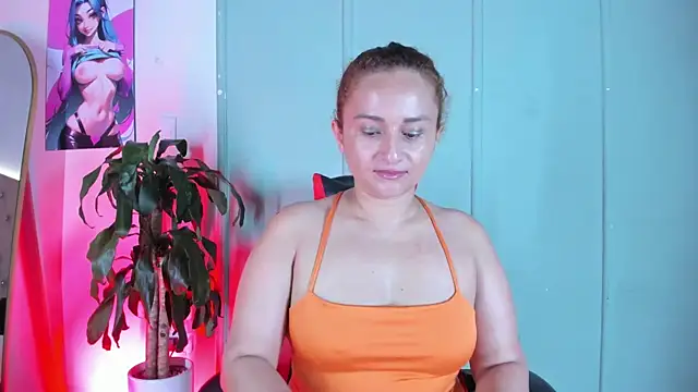 Zafiro  Brown online show from October 28, 12:41 pm