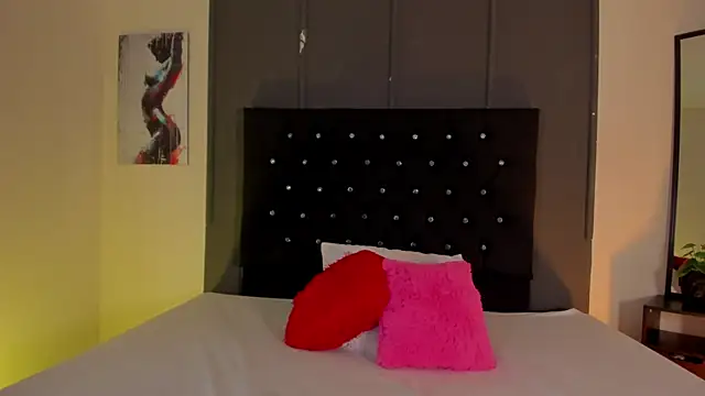 Zafiro  Brown online show from March 6, 8:05 pm