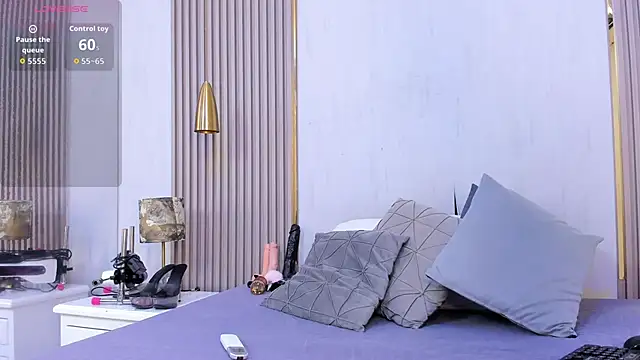 Skylar Smith  online show from October 24, 12:45 pm