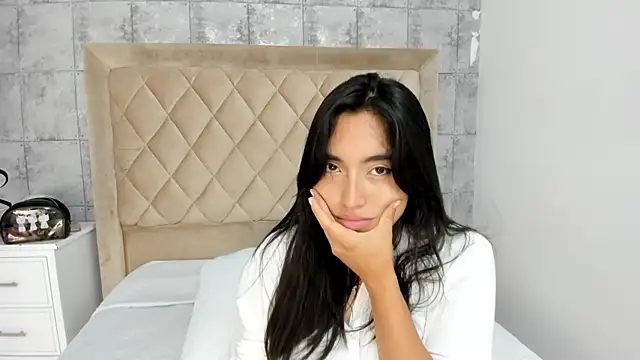 Starbutterflyy  online show from October 12, 3:49 am