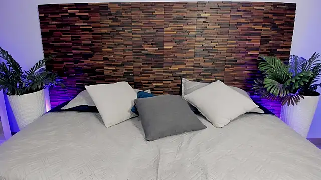 debra win online show from December 3, 9:29 am