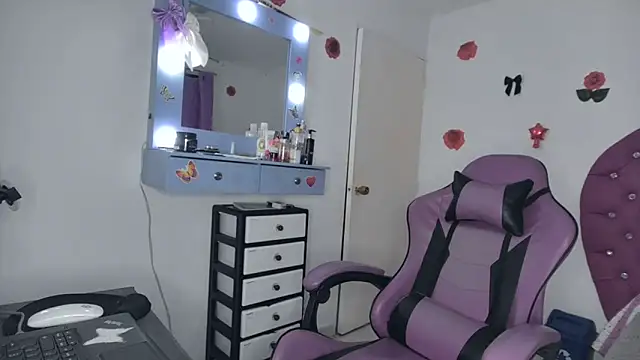 Snapshot of soffy_rosses chatting on June 8, 3:29 am soffy rosses online show from June 8, 3:29 am