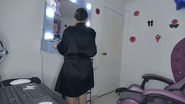 Snapshot of soffy_rosses chatting on July 18, 2:16 am soffy rosses online show from July 18, 2:16 am