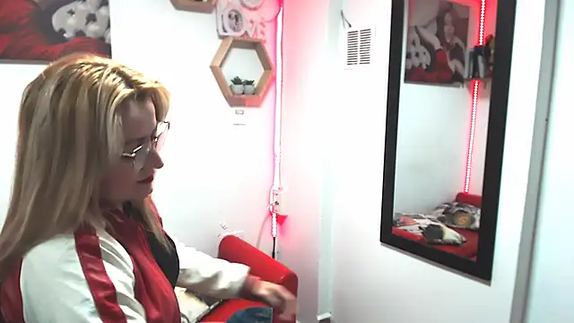 DIVAX MONSERRAT online show from November 16, 8:58 pm