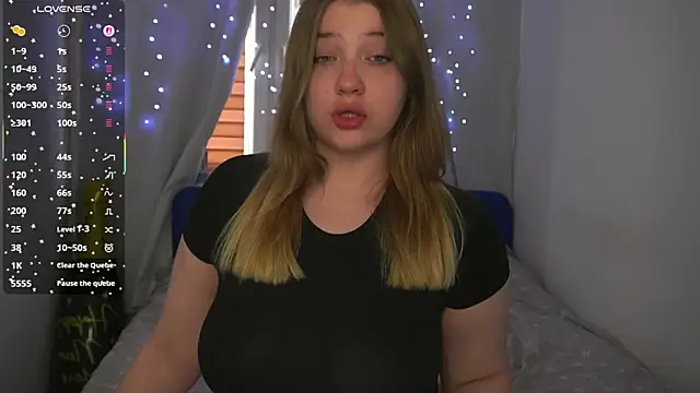 Snapshot of CuteSharloti chatting on June 10, 4:50 pm CuteSharloti online show from June 10, 4:50 pm