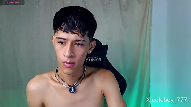 Snapshot of Danny_cute_05 chatting on April 10, 3:45 am Danny cute 05 online show from April 10, 3:45 am