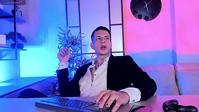 Snapshot of Dustin_Sonne chatting on December 5, 3:59 am Dustin Sonne online show from December 5, 3:59 am