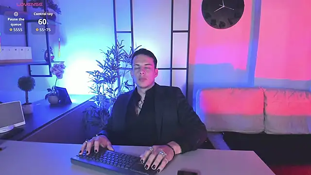 Snapshot of Dustin_Sonne chatting on December 15, 3:33 am Dustin Sonne online show from December 15, 3:33 am