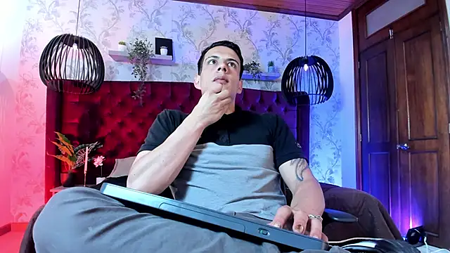 Dustin Sonne online show from May 2, 3:55 am