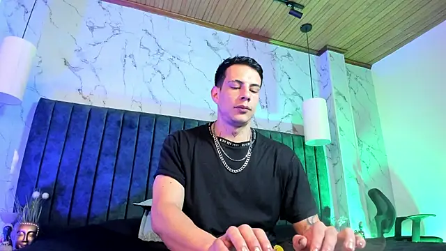 Snapshot of Dustin_Sonne chatting on May 4, 3:46 am Dustin Sonne online show from May 4, 3:46 am