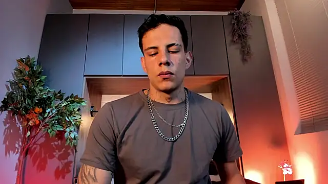 Snapshot of Dustin_Sonne chatting on May 16, 3:47 am Dustin Sonne online show from May 16, 3:47 am