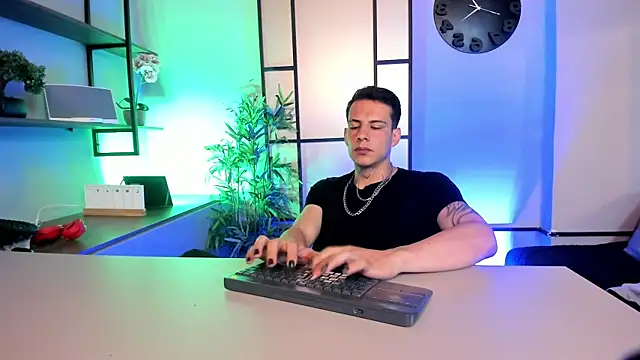 Snapshot of Dustin_Sonne chatting on May 19, 3:24 am Dustin Sonne online show from May 19, 3:24 am