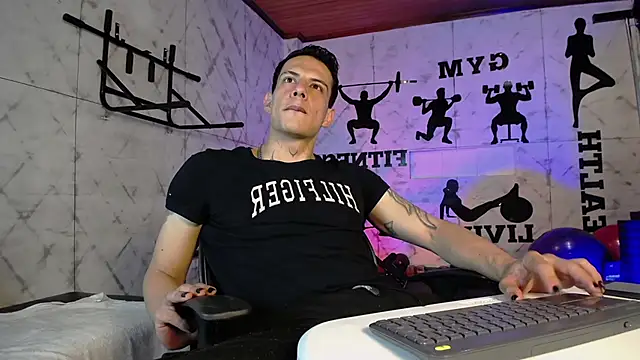 Snapshot of Dustin_Sonne chatting on May 24, 3:22 am Dustin Sonne online show from May 24, 3:22 am