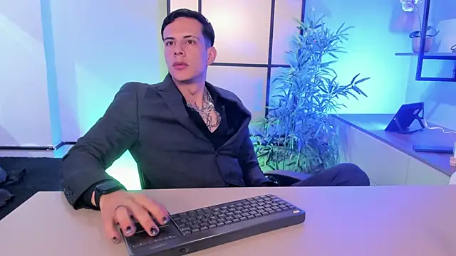 Snapshot of Dustin_Sonne chatting on June 7, 3:32 am Dustin Sonne online show from June 7, 3:32 am