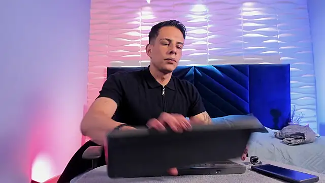 Dustin Sonne online show from August 1, 3:39 am