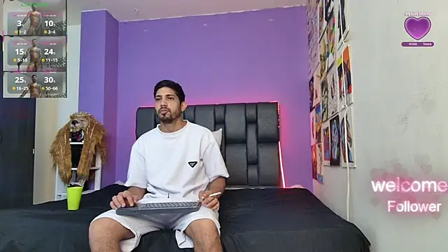 ashtoncooperr online show from November 3, 7:04 pm