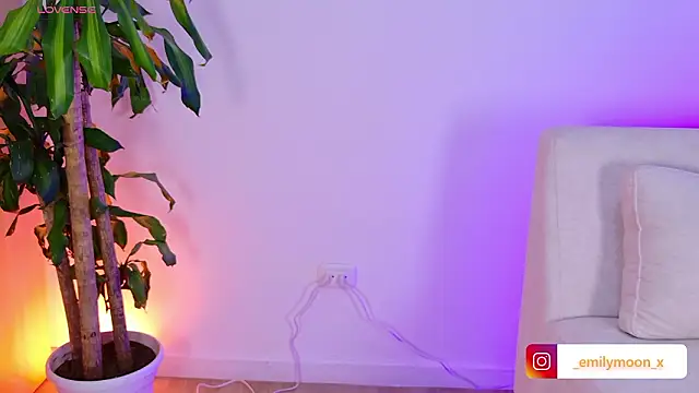 onlyemily  online show from March 16, 1:22 am