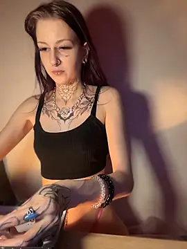 Snapshot of Seductively4_20 chatting on April 10, 4:06 am Seductively4 20 online show from April 10, 4:06 am
