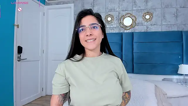 Snapshot of KamilaBetancourt chatting on May 9, 1:27 pm KamilaBetancourt online show from May 9, 1:27 pm