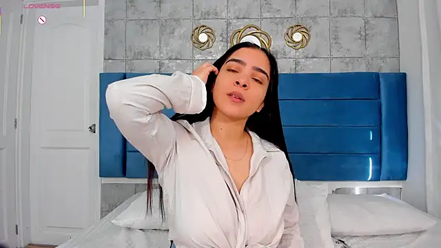 Snapshot of KamilaBetancourt chatting on May 15, 1:29 pm KamilaBetancourt online show from May 15, 1:29 pm