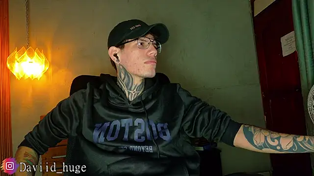 Snapshot of david_huge chatting on June 8, 6:58 am david huge online show from June 8, 6:58 am