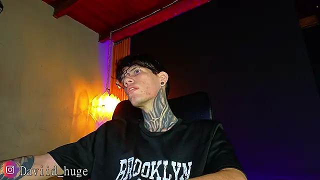 Snapshot of david_huge chatting on June 13, 8:34 am david huge online show from June 13, 8:34 am