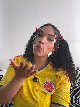 ivonne diaz1 online show from July 7, 6:45 pm