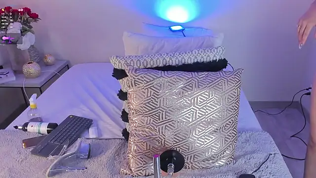 Samantha hotly online show from February 22, 4:05 pm