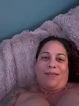 Snapshot of PrettyKittyMia chatting on October 8, 1:25 am PrettyKittyMia online show from October 8, 1:25 am