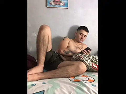 Snapshot of Cesar_Augusto chatting on May 13, 11:55 pm Cesar Augusto online show from May 13, 11:55 pm