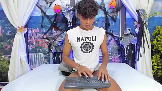 Snapshot of MilthonDelis chatting on October 24, 3:03 am MilthonDelis online show from October 24, 3:03 am