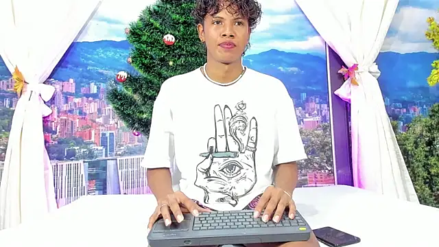 Snapshot of MilthonDelis chatting on November 21, 3:38 am MilthonDelis online show from November 21, 3:38 am