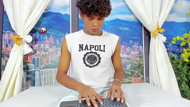 Snapshot of MilthonDelis chatting on November 26, 3:29 am MilthonDelis online show from November 26, 3:29 am