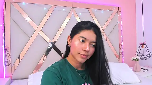 Snapshot of samantaa_shy chatting on June 25, 5:12 am samantaa shy online show from June 25, 5:12 am