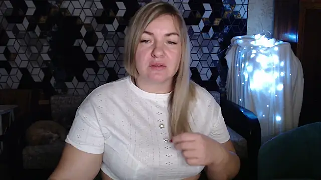 Snapshot of NikaSkylink chatting on January 14, 7:52 pm NikaSkylink online show from January 14, 7:52 pm