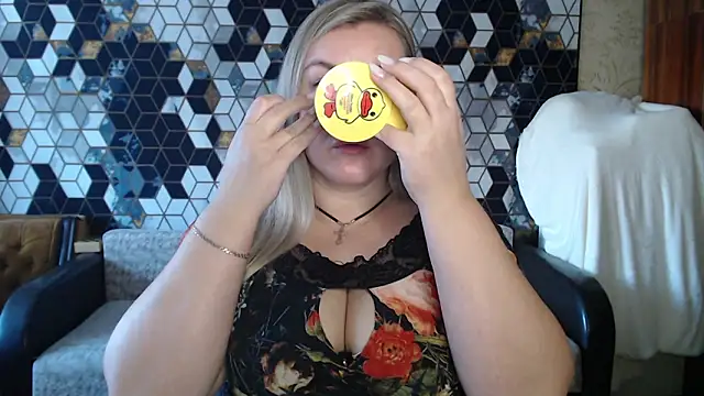 Snapshot of NikaSkylink chatting on February 4, 5:24 am NikaSkylink online show from February 4, 5:24 am