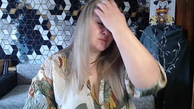 Snapshot of NikaSkylink chatting on April 7, 4:46 am NikaSkylink online show from April 7, 4:46 am