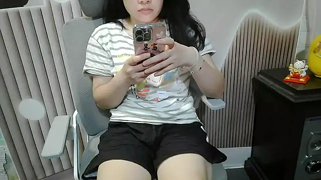 Snapshot of Emachiii chatting on September 11, 12:16 pm Emachiii online show from September 11, 12:16 pm