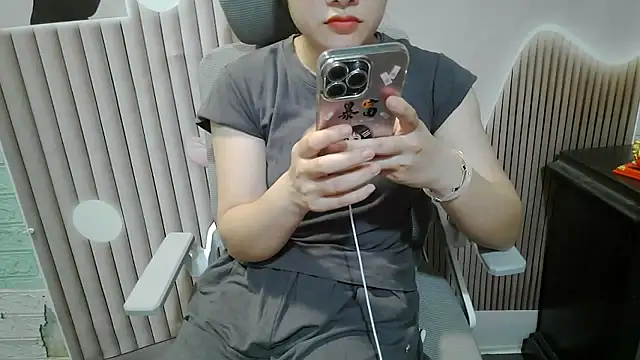 Snapshot of Emachiii chatting on September 21, 12:51 pm Emachiii online show from September 21, 12:51 pm