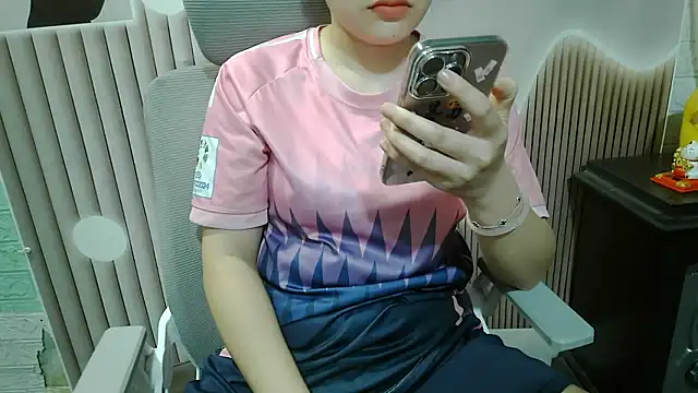 Snapshot of Emachiii chatting on September 23, 12:24 am Emachiii online show from September 23, 12:24 am