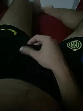 Snapshot of The_Ouro69 chatting on April 2, 4:10 am The Ouro69 online show from April 2, 4:10 am