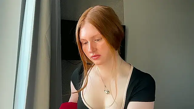 Snapshot of LuxXAngel chatting on June 6, 1:11 am LuxXAngel online show from June 6, 1:11 am